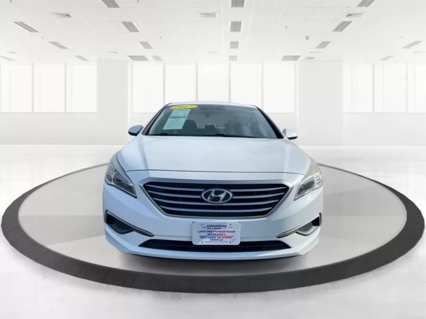 2017 Hyundai Sonata Base (5NPE24AF6HH) with an Other engine, located at 401 Woodman Dr, Riverside, OH, 45431, (937) 908-9800, 39.760899, -84.123421 - **Experience Comfort and Reliability with the 2017 Hyundai Sonata at Advantage Car and Credit!**<br /> <br /> Are you looking for a dependable sedan that seamlessly fits into your active lifestyle? Whether you're commuting to work, running errands around Fairborn, or making weekend getaways with fri - Photo#7