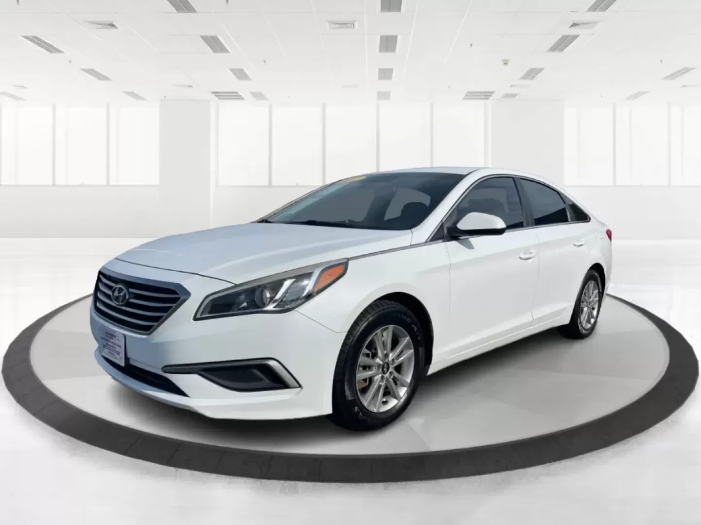 2017 Hyundai Sonata Base (5NPE24AF6HH) with an Other engine, located at 401 Woodman Dr, Riverside, OH, 45431, (937) 908-9800, 39.760899, -84.123421 - **Experience Comfort and Reliability with the 2017 Hyundai Sonata at Advantage Car and Credit!**<br /> <br /> Are you looking for a dependable sedan that seamlessly fits into your active lifestyle? Whether you're commuting to work, running errands around Fairborn, or making weekend getaways with fri - Photo#8