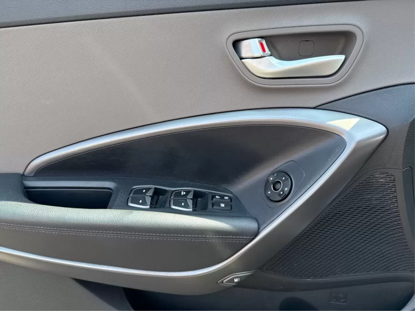 2013 Hyundai Santa Fe Sport 2.0T (5XYZU3LA1DG) with an Theta II 2L I-4 gasoline direct injection engine, located at 1230 East Main St, Xenia, OH, 45385, (937) 908-9800, 39.688026, -83.910172 - **Discover Adventure with the 2013 Hyundai Santa Fe at Advantage Car and Credit!**<br /> <br /> Are you ready to embrace the open road? Whether you're planning a weekend getaway or commuting to work, the 2013 Hyundai Santa Fe Sport 2.0T is the perfect vehicle to elevate your lifestyle. Designed for - Photo#19