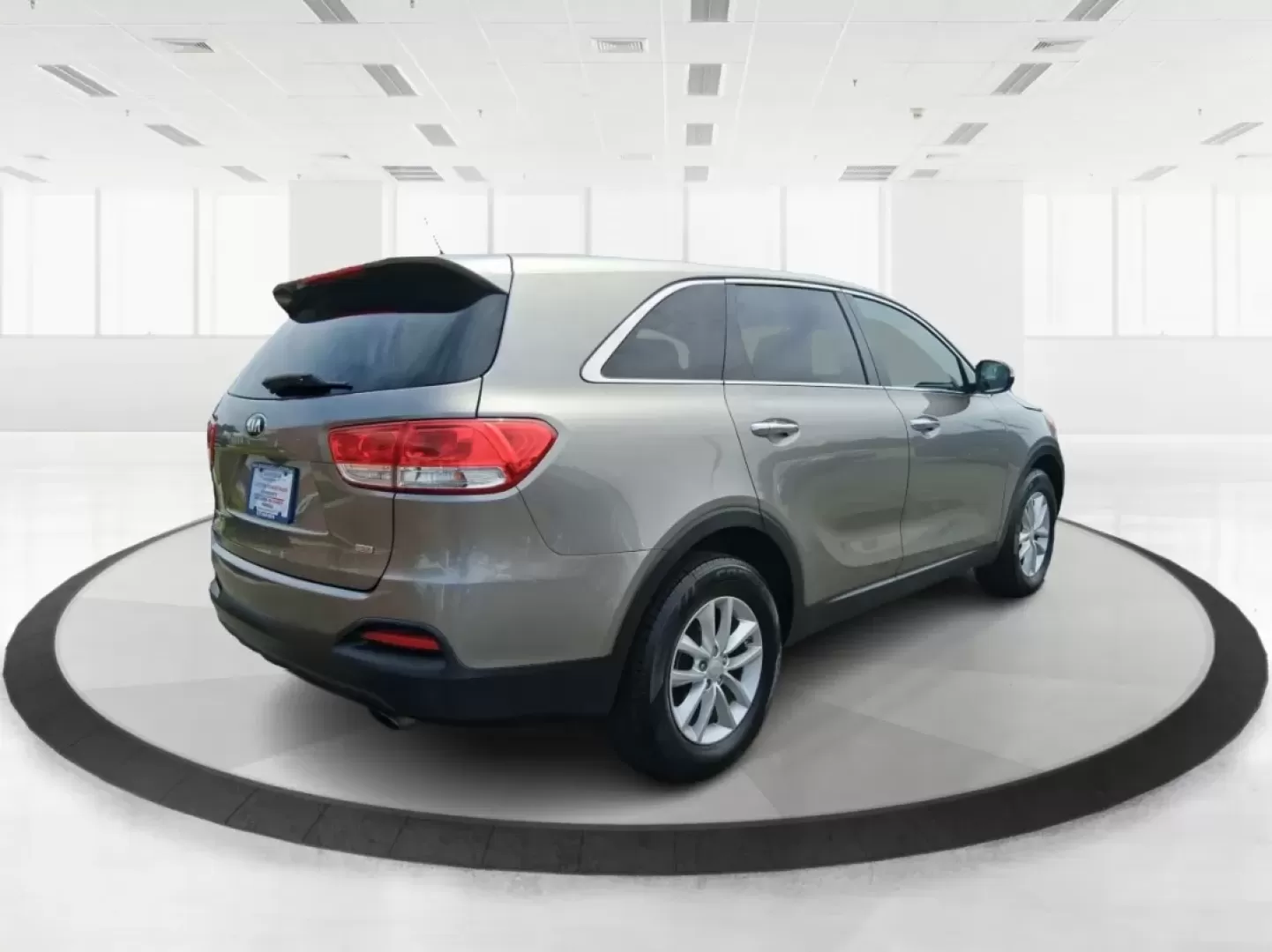 2017 Kia Sorento 2.4L L (5XYPG4A32HG) with an 2.4L I-4 gasoline direct injection engine, located at 8750 N County Rd 25A, Piqua, OH, 45356, (937) 908-9800, 40.164391, -84.232513 - **Unleash Your Adventurous Spirit with this 2017 Kia Sorento at Advantage Car and Credit in Xenia, OH!**<br /> <br /> Are you ready to elevate your family adventures or conquer your daily commute? Look no further than the 2017 Kia Sorento, a versatile SUV that perfectly aligns with your lifestyle ne - Photo#2