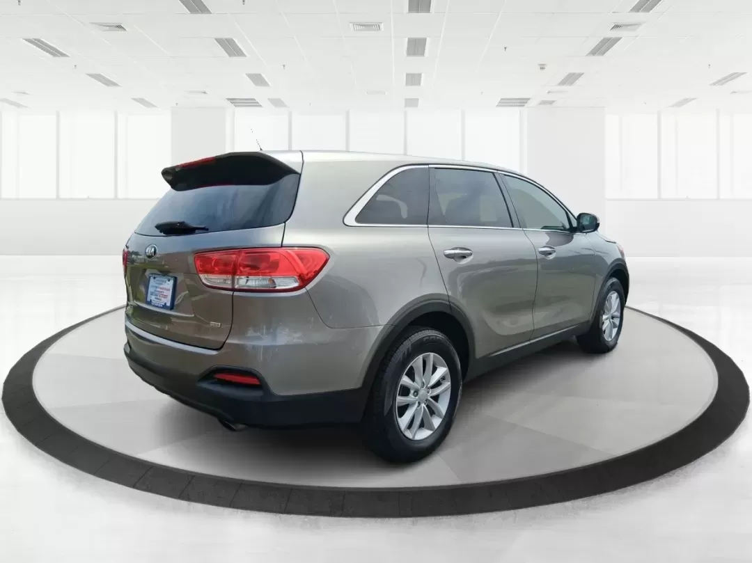 2017 Kia Sorento 2.4L L (5XYPG4A32HG) with an 2.4L I-4 gasoline direct injection engine, located at 8750 N County Rd 25A, Piqua, OH, 45356, (937) 908-9800, 40.164391, -84.232513 - **Unleash Your Adventurous Spirit with this 2017 Kia Sorento at Advantage Car and Credit in Xenia, OH!**<br /> <br /> Are you ready to elevate your family adventures or conquer your daily commute? Look no further than the 2017 Kia Sorento, a versatile SUV that perfectly aligns with your lifestyle ne - Photo#2