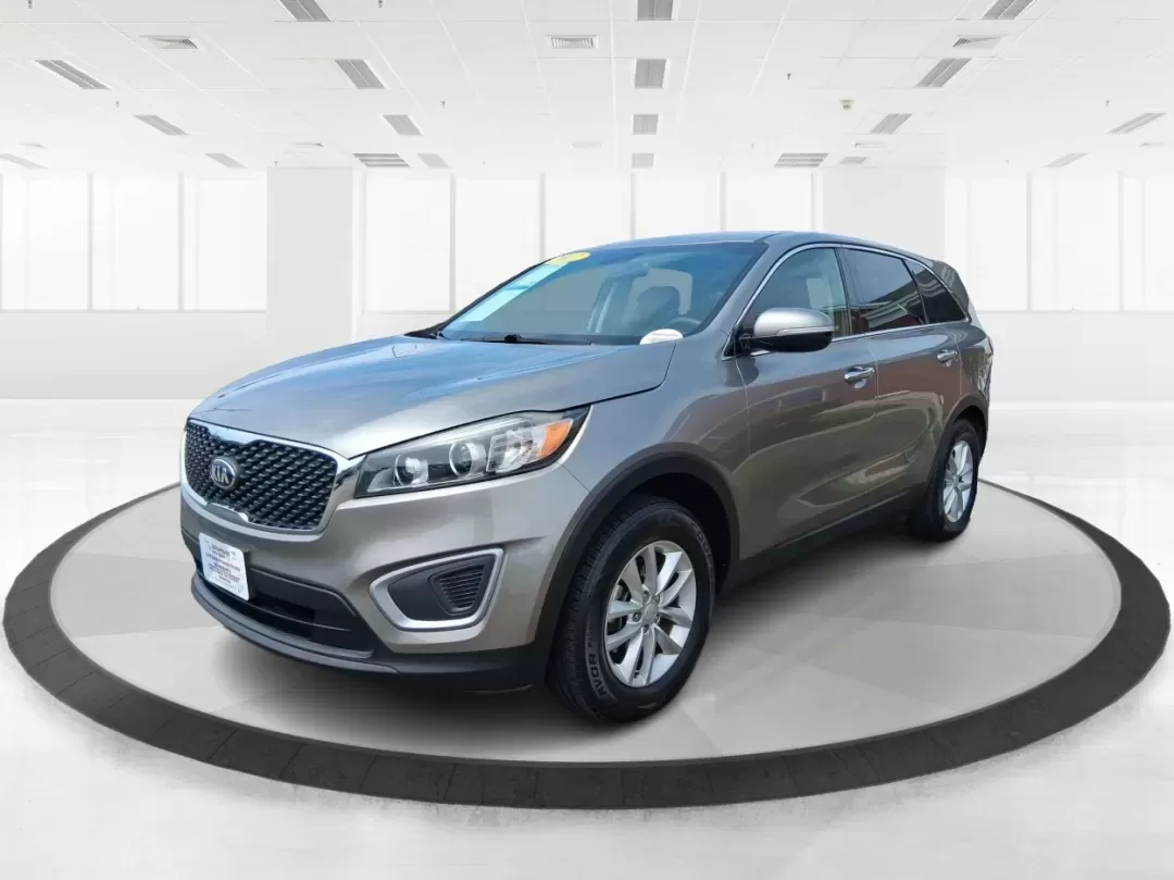 2017 Kia Sorento 2.4L L (5XYPG4A32HG) with an 2.4L I-4 gasoline direct injection engine, located at 8750 N County Rd 25A, Piqua, OH, 45356, (937) 908-9800, 40.164391, -84.232513 - **Unleash Your Adventurous Spirit with this 2017 Kia Sorento at Advantage Car and Credit in Xenia, OH!**<br /> <br /> Are you ready to elevate your family adventures or conquer your daily commute? Look no further than the 2017 Kia Sorento, a versatile SUV that perfectly aligns with your lifestyle ne - Photo#8