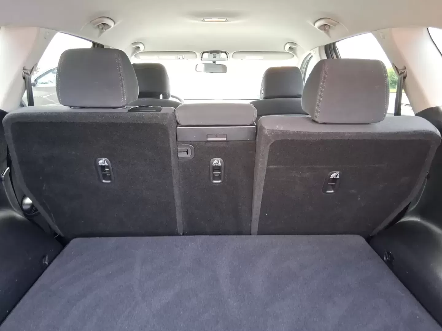 2017 Kia Sorento 2.4L L (5XYPG4A32HG) with an 2.4L I-4 gasoline direct injection engine, located at 8750 N County Rd 25A, Piqua, OH, 45356, (937) 908-9800, 40.164391, -84.232513 - **Unleash Your Adventurous Spirit with this 2017 Kia Sorento at Advantage Car and Credit in Xenia, OH!**<br /> <br /> Are you ready to elevate your family adventures or conquer your daily commute? Look no further than the 2017 Kia Sorento, a versatile SUV that perfectly aligns with your lifestyle ne - Photo#12