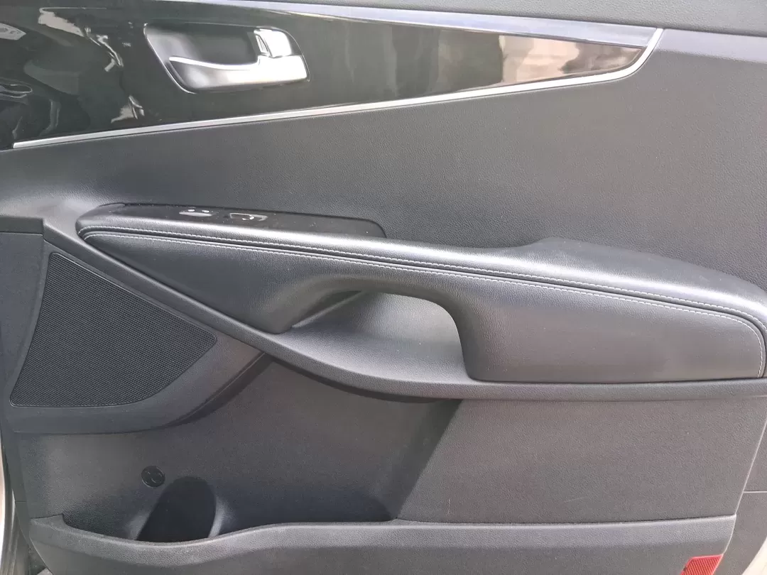 2017 Kia Sorento 2.4L L (5XYPG4A32HG) with an 2.4L I-4 gasoline direct injection engine, located at 8750 N County Rd 25A, Piqua, OH, 45356, (937) 908-9800, 40.164391, -84.232513 - **Unleash Your Adventurous Spirit with this 2017 Kia Sorento at Advantage Car and Credit in Xenia, OH!**<br /> <br /> Are you ready to elevate your family adventures or conquer your daily commute? Look no further than the 2017 Kia Sorento, a versatile SUV that perfectly aligns with your lifestyle ne - Photo#18