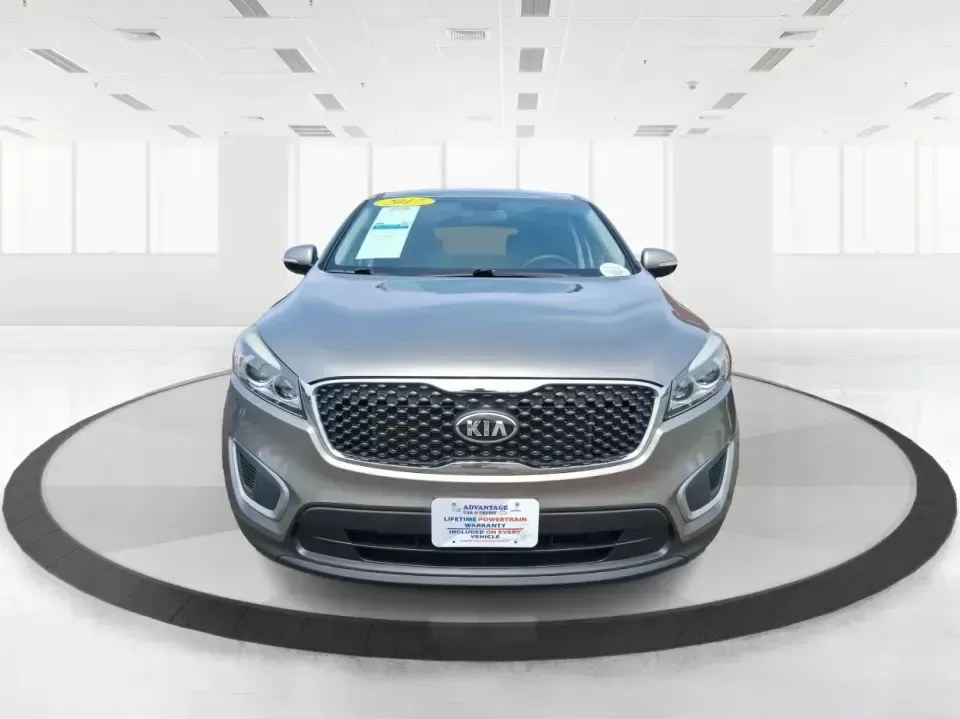 2017 Kia Sorento 2.4L L (5XYPG4A32HG) with an 2.4L I-4 gasoline direct injection engine, 6A transmission, located at 4508 South Dixie Dr, Moraine, OH, 45439, (937) 908-9800, 39.689976, -84.218452 - **Unleash Your Adventurous Spirit with this 2017 Kia Sorento at Advantage Car and Credit in Xenia, OH!**<br /> <br /> Are you ready to elevate your family adventures or conquer your daily commute? Look no further than the 2017 Kia Sorento, a versatile SUV that perfectly aligns with your lifestyle ne - Photo#7