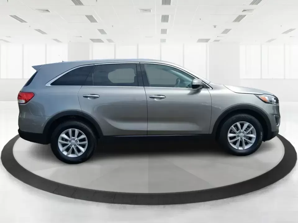 2017 Kia Sorento L 2WD (5XYPG4A32HG) with an 2.4L L4 DOHC 16V engine, 6A transmission, located at 880 E. National Road, Vandalia, OH, 45377, (937) 908-9800, 39.891918, -84.183594 - Picture your next road trip or daily school-and-sports shuffle: a roomy SUV that's comfortable on long stretches of I-75, easy to live with around town, and ready for weekend errands from Miller Lane to the Dayton area. This **2017 Kia Sorento 2.4L L** in **Gray** is a practical, budget-friendly cho - Photo#1