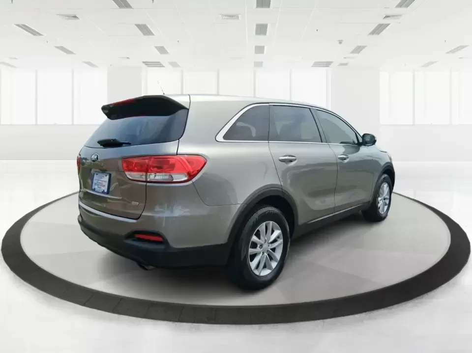 2017 Kia Sorento L 2WD (5XYPG4A32HG) with an 2.4L L4 DOHC 16V engine, 6A transmission, located at 880 E. National Road, Vandalia, OH, 45377, (937) 908-9800, 39.891918, -84.183594 - Picture your next road trip or daily school-and-sports shuffle: a roomy SUV that's comfortable on long stretches of I-75, easy to live with around town, and ready for weekend errands from Miller Lane to the Dayton area. This **2017 Kia Sorento 2.4L L** in **Gray** is a practical, budget-friendly cho - Photo#2