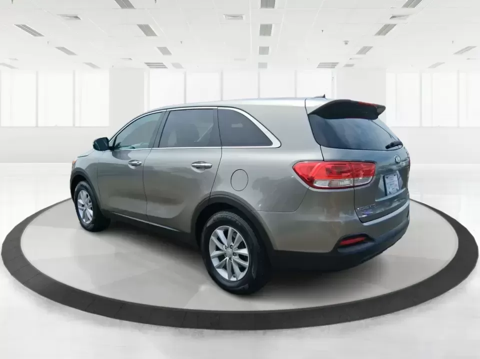 2017 Kia Sorento L 2WD (5XYPG4A32HG) with an 2.4L L4 DOHC 16V engine, 6A transmission, located at 880 E. National Road, Vandalia, OH, 45377, (937) 908-9800, 39.891918, -84.183594 - Picture your next road trip or daily school-and-sports shuffle: a roomy SUV that's comfortable on long stretches of I-75, easy to live with around town, and ready for weekend errands from Miller Lane to the Dayton area. This **2017 Kia Sorento 2.4L L** in **Gray** is a practical, budget-friendly cho - Photo#4