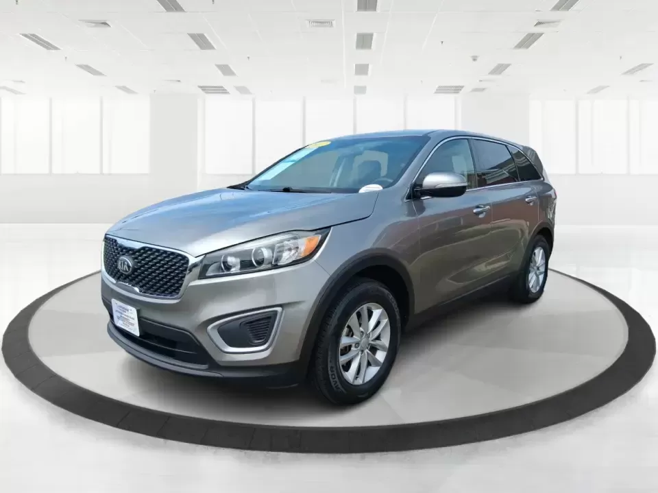 2017 Kia Sorento L 2WD (5XYPG4A32HG) with an 2.4L L4 DOHC 16V engine, 6A transmission, located at 880 E. National Road, Vandalia, OH, 45377, (937) 908-9800, 39.891918, -84.183594 - Picture your next road trip or daily school-and-sports shuffle: a roomy SUV that's comfortable on long stretches of I-75, easy to live with around town, and ready for weekend errands from Miller Lane to the Dayton area. This **2017 Kia Sorento 2.4L L** in **Gray** is a practical, budget-friendly cho - Photo#8