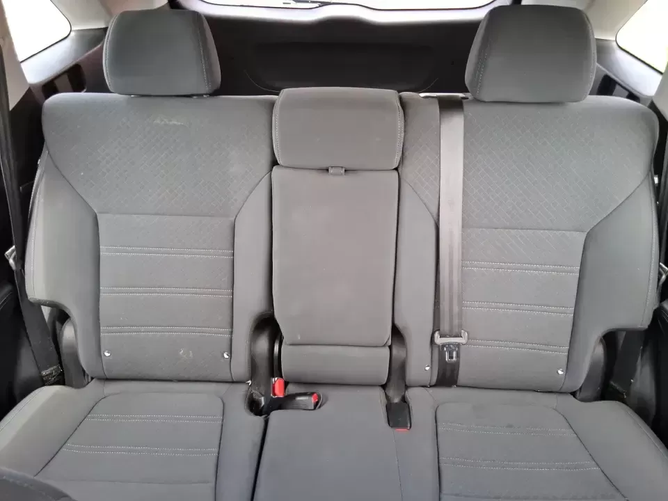 2017 Kia Sorento L 2WD (5XYPG4A32HG) with an 2.4L L4 DOHC 16V engine, 6A transmission, located at 880 E. National Road, Vandalia, OH, 45377, (937) 908-9800, 39.891918, -84.183594 - Picture your next road trip or daily school-and-sports shuffle: a roomy SUV that's comfortable on long stretches of I-75, easy to live with around town, and ready for weekend errands from Miller Lane to the Dayton area. This **2017 Kia Sorento 2.4L L** in **Gray** is a practical, budget-friendly cho - Photo#14