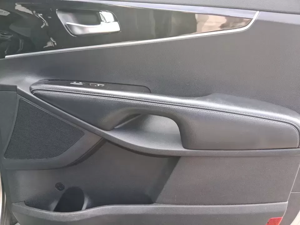 2017 Kia Sorento L 2WD (5XYPG4A32HG) with an 2.4L L4 DOHC 16V engine, 6A transmission, located at 880 E. National Road, Vandalia, OH, 45377, (937) 908-9800, 39.891918, -84.183594 - Picture your next road trip or daily school-and-sports shuffle: a roomy SUV that's comfortable on long stretches of I-75, easy to live with around town, and ready for weekend errands from Miller Lane to the Dayton area. This **2017 Kia Sorento 2.4L L** in **Gray** is a practical, budget-friendly cho - Photo#18