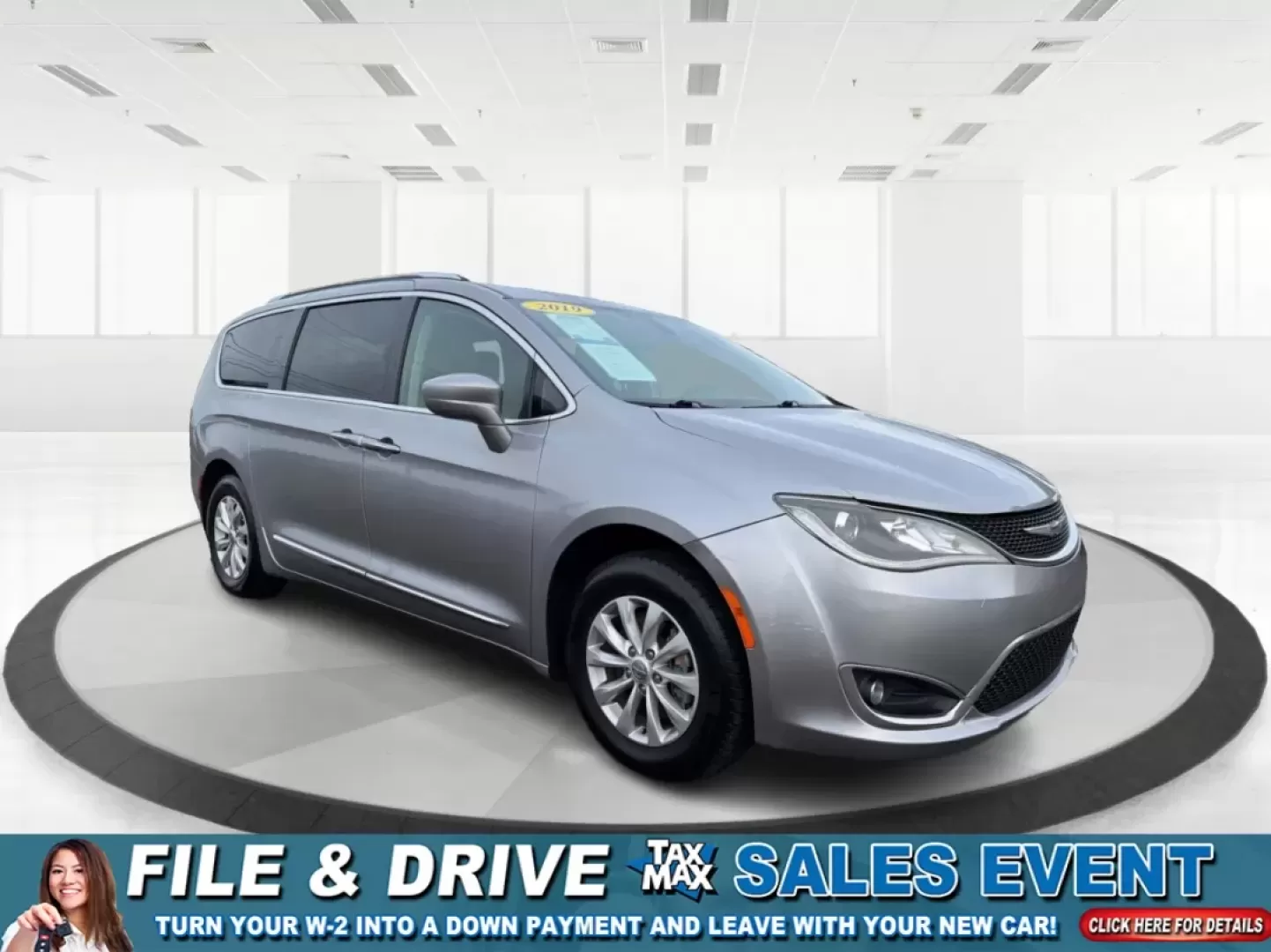 2019 Chrysler Pacifica Touring-L (2C4RC1BG5KR) with an 3.6L V6 DOHC 24V engine, 9-Speed Automatic transmission, located at 1099 N County Rd 25A , Troy, OH, 45373, (937) 908-9800, 40.057079, -84.212883 - **Experience Family Adventures with the 2019 Chrysler Pacifica Touring-L from Advantage Car and Credit!**<br /> <br /> Are you searching for the perfect vehicle to accommodate your family's growing needs? Look no further! The 2019 Chrysler Pacifica Touring-L is designed with families in mind, offeri - Photo#0