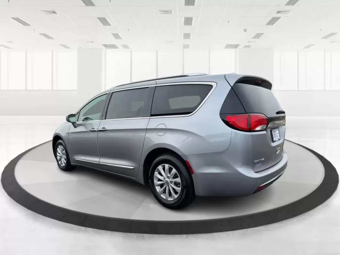 2019 Chrysler Pacifica Touring-L (2C4RC1BG5KR) with an 3.6L V6 DOHC 24V engine, 9-Speed Automatic transmission, located at 1099 N County Rd 25A , Troy, OH, 45373, (937) 908-9800, 40.057079, -84.212883 - **Experience Family Adventures with the 2019 Chrysler Pacifica Touring-L from Advantage Car and Credit!**<br /> <br /> Are you searching for the perfect vehicle to accommodate your family's growing needs? Look no further! The 2019 Chrysler Pacifica Touring-L is designed with families in mind, offeri - Photo#4