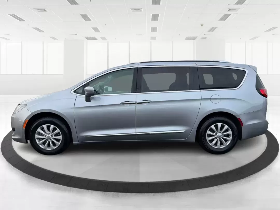 2019 Chrysler Pacifica Touring-L (2C4RC1BG5KR) with an 3.6L V6 DOHC 24V engine, 9-Speed Automatic transmission, located at 1099 N County Rd 25A , Troy, OH, 45373, (937) 908-9800, 40.057079, -84.212883 - **Experience Family Adventures with the 2019 Chrysler Pacifica Touring-L from Advantage Car and Credit!**<br /> <br /> Are you searching for the perfect vehicle to accommodate your family's growing needs? Look no further! The 2019 Chrysler Pacifica Touring-L is designed with families in mind, offeri - Photo#5