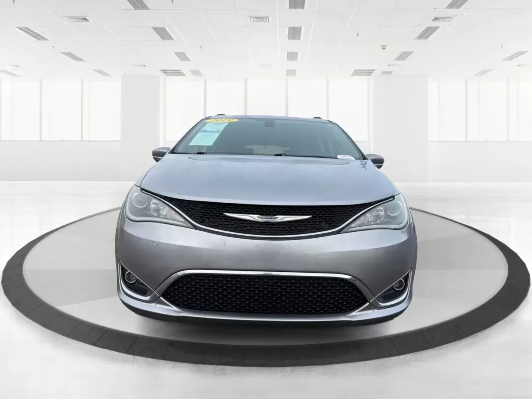 2019 Chrysler Pacifica Touring-L (2C4RC1BG5KR) with an 3.6L V6 DOHC 24V engine, 9-Speed Automatic transmission, located at 1099 N County Rd 25A , Troy, OH, 45373, (937) 908-9800, 40.057079, -84.212883 - **Experience Family Adventures with the 2019 Chrysler Pacifica Touring-L from Advantage Car and Credit!**<br /> <br /> Are you searching for the perfect vehicle to accommodate your family's growing needs? Look no further! The 2019 Chrysler Pacifica Touring-L is designed with families in mind, offeri - Photo#7