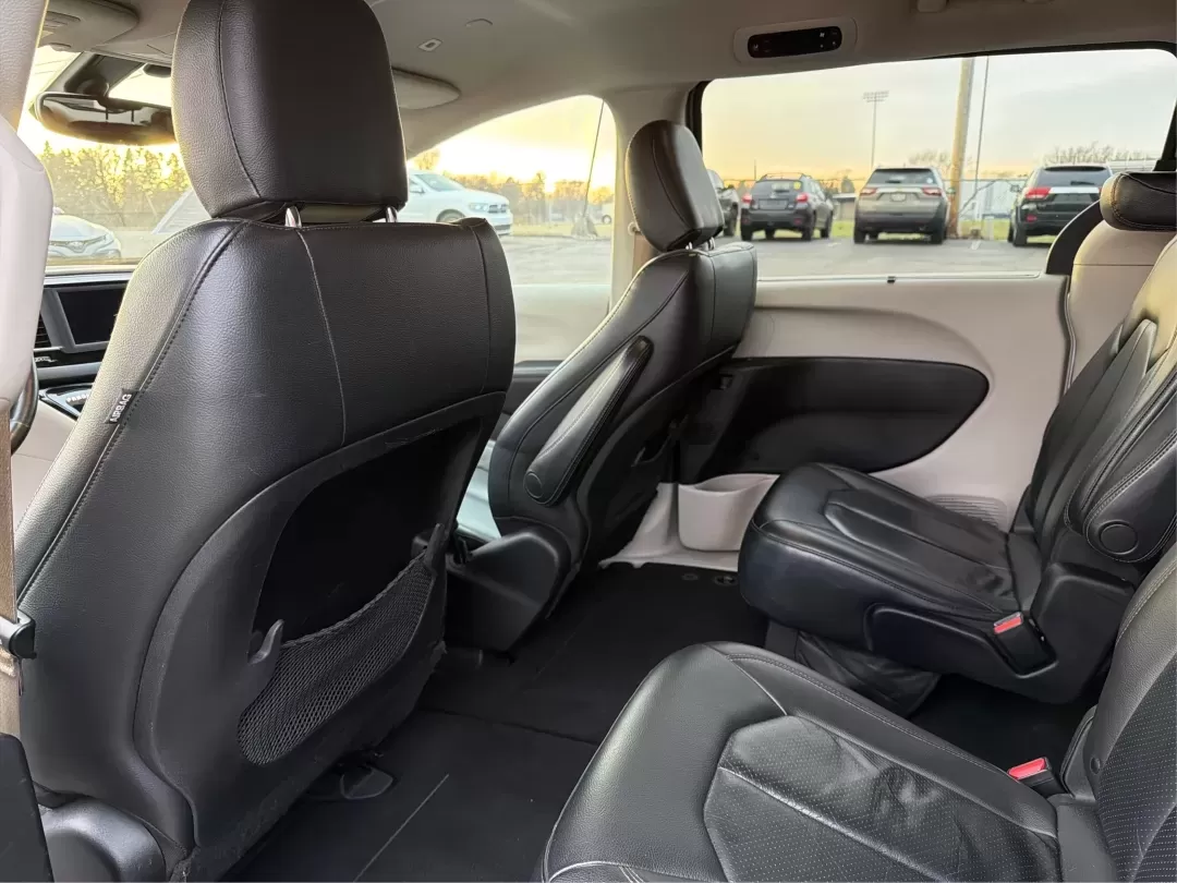 2019 Chrysler Pacifica Touring-L (2C4RC1BG5KR) with an 3.6L V6 DOHC 24V engine, 9-Speed Automatic transmission, located at 1099 N County Rd 25A , Troy, OH, 45373, (937) 908-9800, 40.057079, -84.212883 - **Experience Family Adventures with the 2019 Chrysler Pacifica Touring-L from Advantage Car and Credit!**<br /> <br /> Are you searching for the perfect vehicle to accommodate your family's growing needs? Look no further! The 2019 Chrysler Pacifica Touring-L is designed with families in mind, offeri - Photo#10