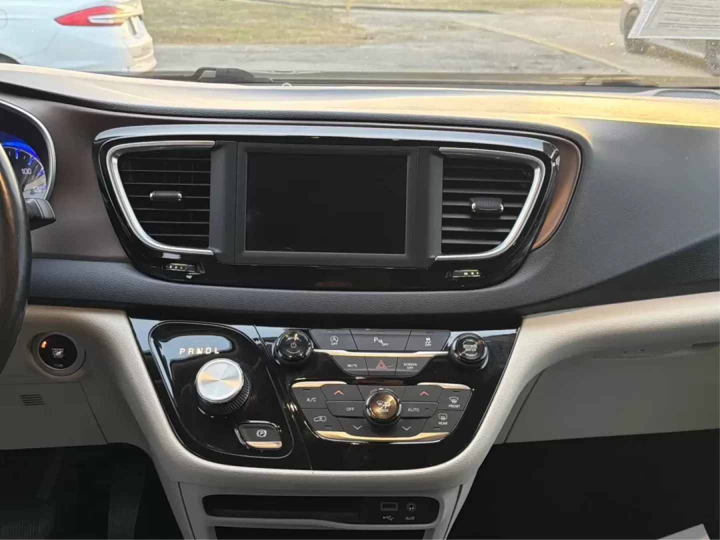 2019 Chrysler Pacifica Touring-L (2C4RC1BG5KR) with an 3.6L V6 DOHC 24V engine, 9-Speed Automatic transmission, located at 1099 N County Rd 25A , Troy, OH, 45373, (937) 908-9800, 40.057079, -84.212883 - **Experience Family Adventures with the 2019 Chrysler Pacifica Touring-L from Advantage Car and Credit!**<br /> <br /> Are you searching for the perfect vehicle to accommodate your family's growing needs? Look no further! The 2019 Chrysler Pacifica Touring-L is designed with families in mind, offeri - Photo#13