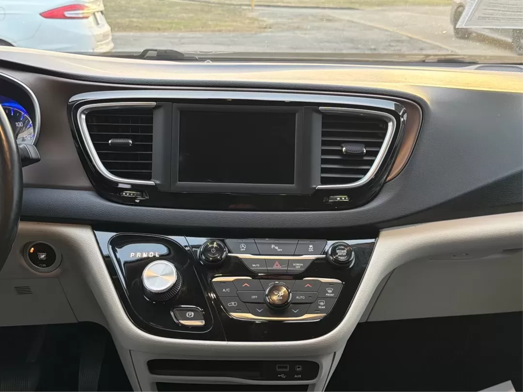 2019 Chrysler Pacifica Touring-L (2C4RC1BG5KR) with an 3.6L V6 DOHC 24V engine, 9-Speed Automatic transmission, located at 1099 N County Rd 25A , Troy, OH, 45373, (937) 908-9800, 40.057079, -84.212883 - **Experience Family Adventures with the 2019 Chrysler Pacifica Touring-L from Advantage Car and Credit!**<br /> <br /> Are you searching for the perfect vehicle to accommodate your family's growing needs? Look no further! The 2019 Chrysler Pacifica Touring-L is designed with families in mind, offeri - Photo#13