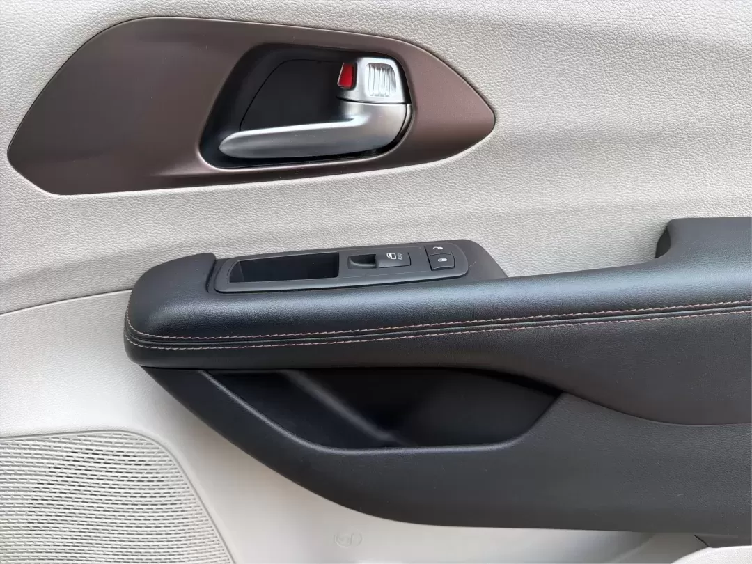 2019 Chrysler Pacifica Touring-L (2C4RC1BG5KR) with an 3.6L V6 DOHC 24V engine, 9-Speed Automatic transmission, located at 1099 N County Rd 25A , Troy, OH, 45373, (937) 908-9800, 40.057079, -84.212883 - **Experience Family Adventures with the 2019 Chrysler Pacifica Touring-L from Advantage Car and Credit!**<br /> <br /> Are you searching for the perfect vehicle to accommodate your family's growing needs? Look no further! The 2019 Chrysler Pacifica Touring-L is designed with families in mind, offeri - Photo#20