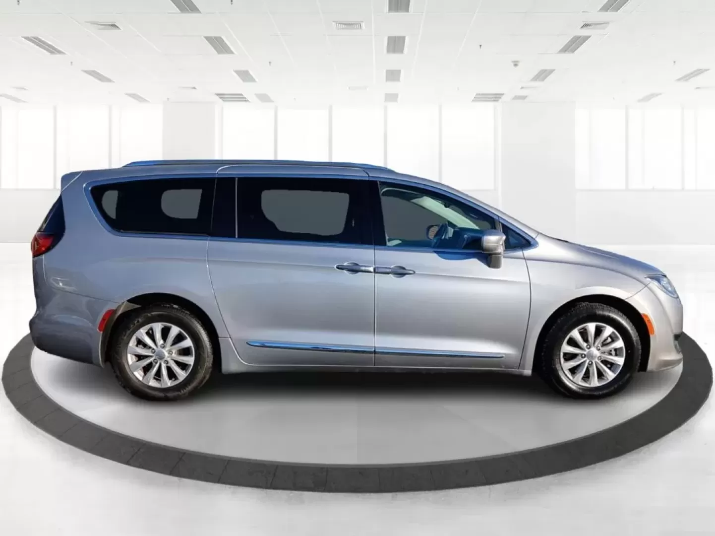 2019 Chrysler Pacifica Touring-L (2C4RC1BG5KR) with an 3.6L V6 DOHC 24V engine, 9-Speed Automatic transmission, located at 8750 N County Rd 25A, Piqua, OH, 45356, (937) 908-9800, 40.164391, -84.232513 - **Experience Family Adventures with the 2019 Chrysler Pacifica Touring-L from Advantage Car and Credit!**<br /> <br /> Are you searching for the perfect vehicle to accommodate your family's growing needs? Look no further! The 2019 Chrysler Pacifica Touring-L is designed with families in mind, offeri - Photo#1