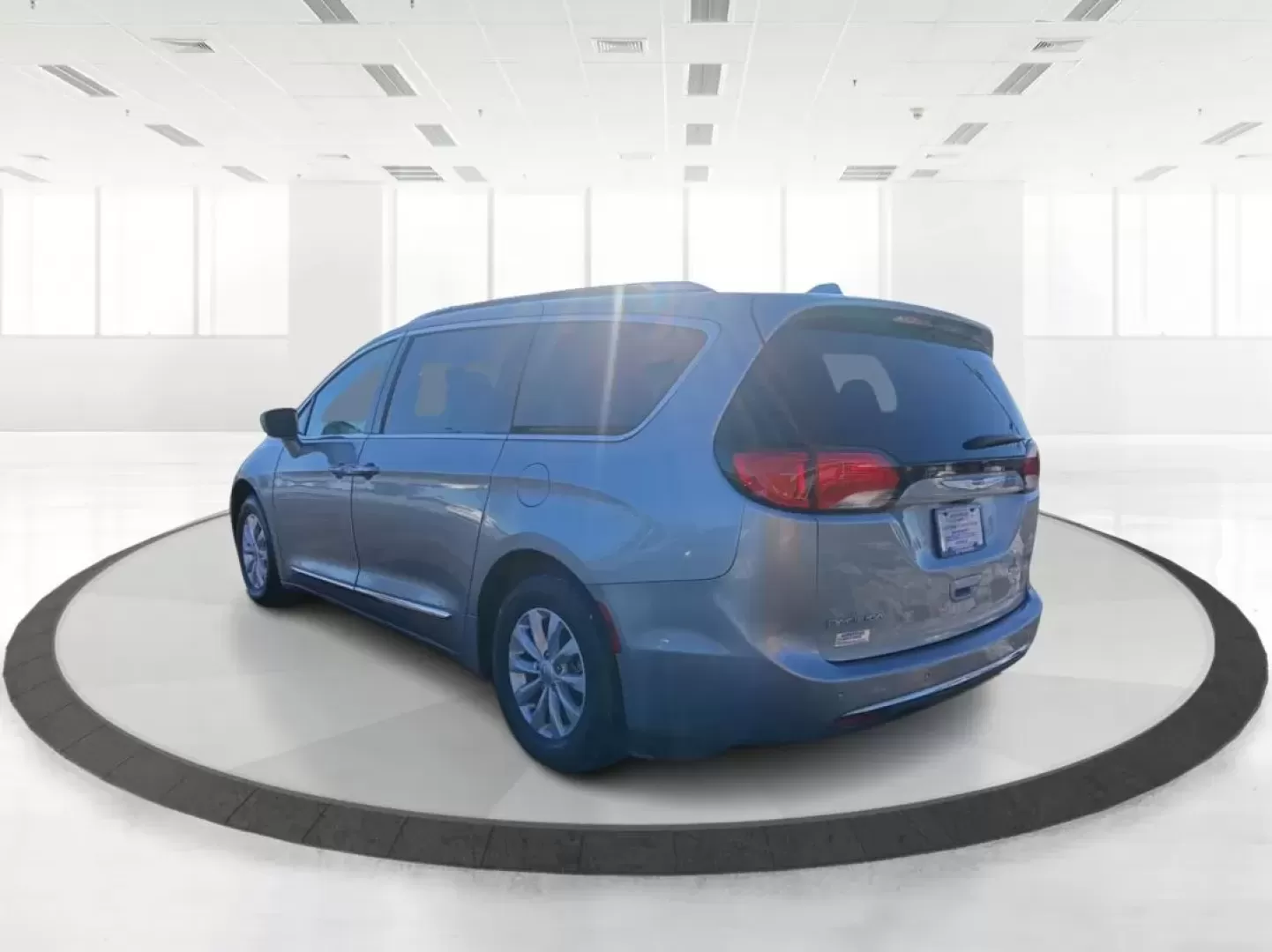 2019 Chrysler Pacifica Touring-L (2C4RC1BG5KR) with an 3.6L V6 DOHC 24V engine, 9-Speed Automatic transmission, located at 8750 N County Rd 25A, Piqua, OH, 45356, (937) 908-9800, 40.164391, -84.232513 - **Experience Family Adventures with the 2019 Chrysler Pacifica Touring-L from Advantage Car and Credit!**<br /> <br /> Are you searching for the perfect vehicle to accommodate your family's growing needs? Look no further! The 2019 Chrysler Pacifica Touring-L is designed with families in mind, offeri - Photo#4