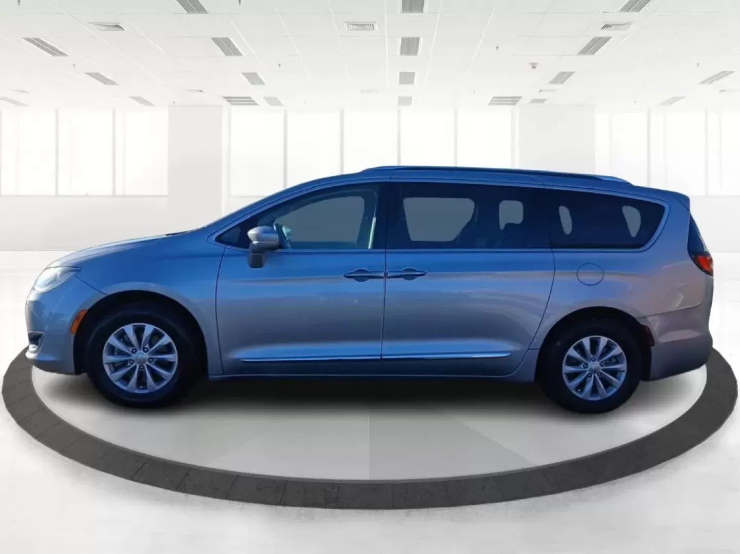 2019 Chrysler Pacifica Touring-L (2C4RC1BG5KR) with an 3.6L V6 DOHC 24V engine, 9-Speed Automatic transmission, located at 8750 N County Rd 25A, Piqua, OH, 45356, (937) 908-9800, 40.164391, -84.232513 - **Experience Family Adventures with the 2019 Chrysler Pacifica Touring-L from Advantage Car and Credit!**<br /> <br /> Are you searching for the perfect vehicle to accommodate your family's growing needs? Look no further! The 2019 Chrysler Pacifica Touring-L is designed with families in mind, offeri - Photo#5