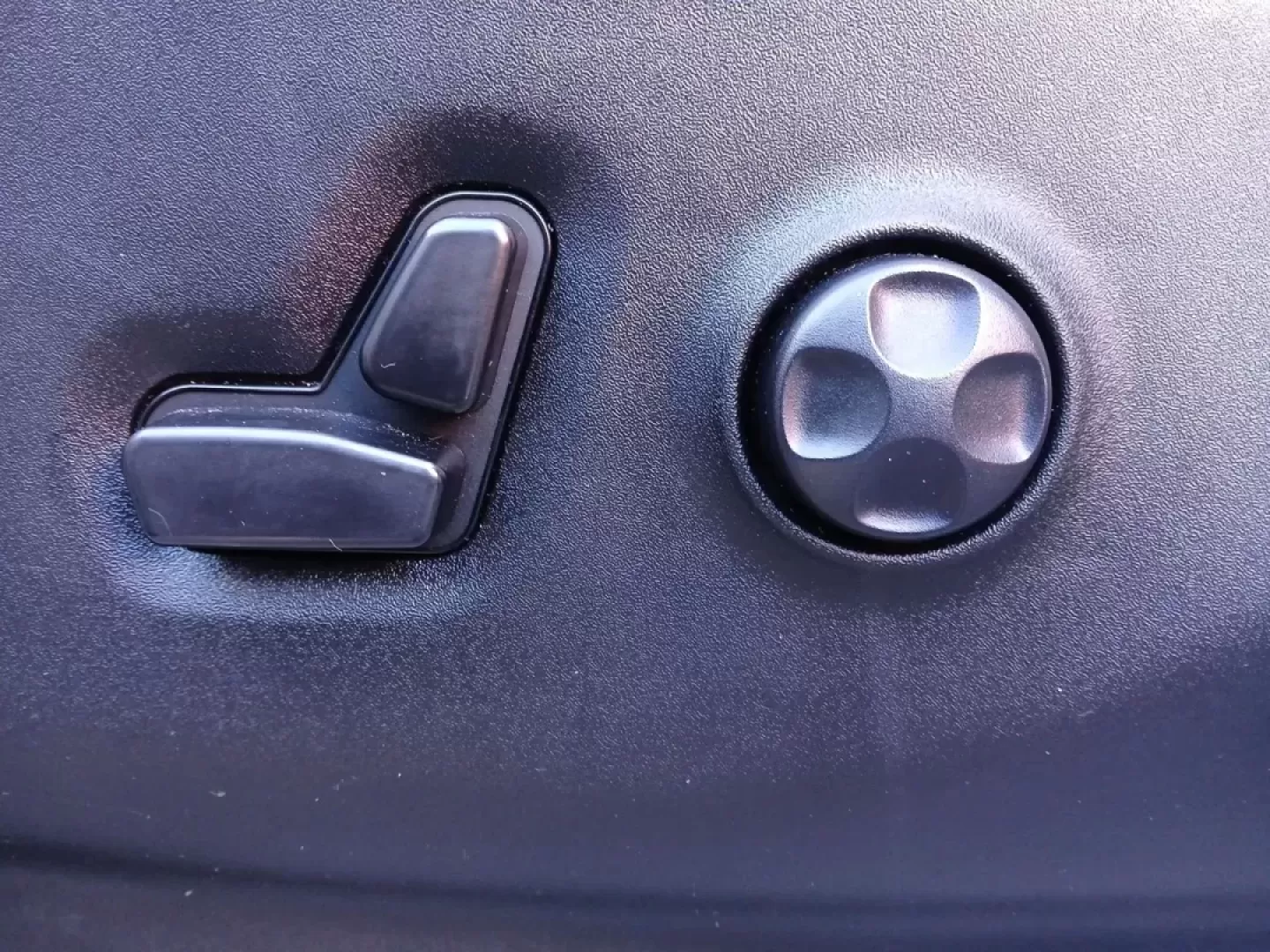 2019 Chrysler Pacifica Touring-L (2C4RC1BG5KR) with an 3.6L V6 DOHC 24V engine, 9-Speed Automatic transmission, located at 8750 N County Rd 25A, Piqua, OH, 45356, (937) 908-9800, 40.164391, -84.232513 - **Experience Family Adventures with the 2019 Chrysler Pacifica Touring-L from Advantage Car and Credit!**<br /> <br /> Are you searching for the perfect vehicle to accommodate your family's growing needs? Look no further! The 2019 Chrysler Pacifica Touring-L is designed with families in mind, offeri - Photo#18