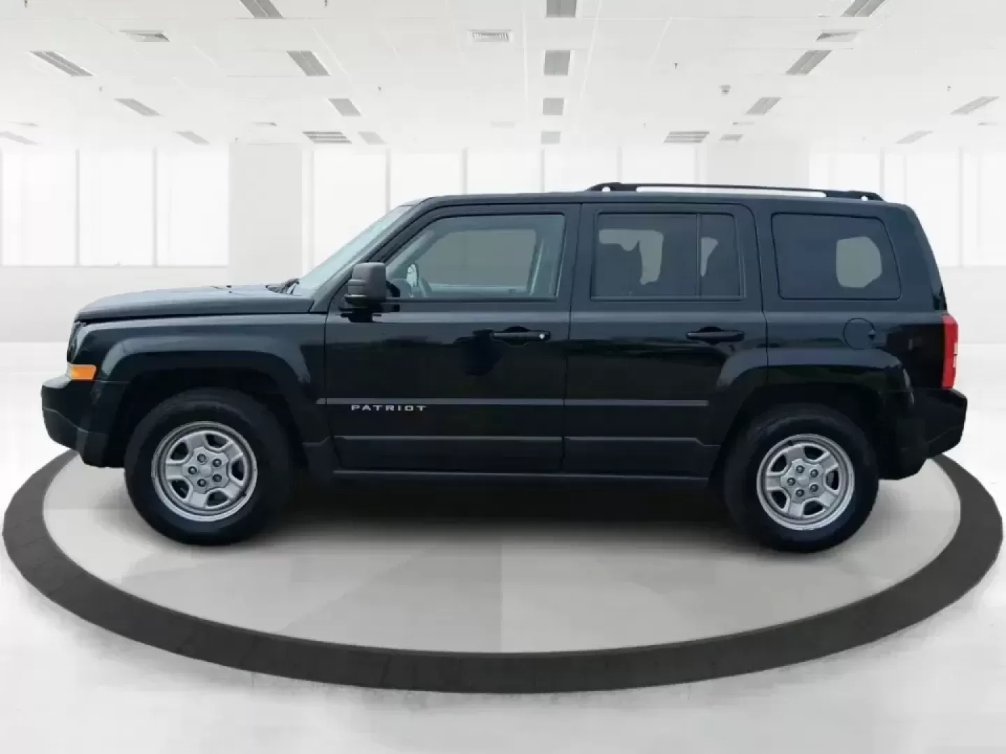 2017 Jeep Patriot Sport FWD (1C4NJPBAXHD) with an 2.4L I-4 DOHC engine, Automatic transmission, located at 401 Woodman Dr, Riverside, OH, 45431, (937) 908-9800, 39.760899, -84.123421 - **Unlock Adventure with the 2017 Jeep Patriot Sport FWD at Advantage Car and Credit!**<br /> <br /> Are you ready to elevate your outdoor adventures or simply need a reliable vehicle for your daily commute? Look no further than the incredible 2017 Jeep Patriot Sport FWD, available now at Advantage C - Photo#5