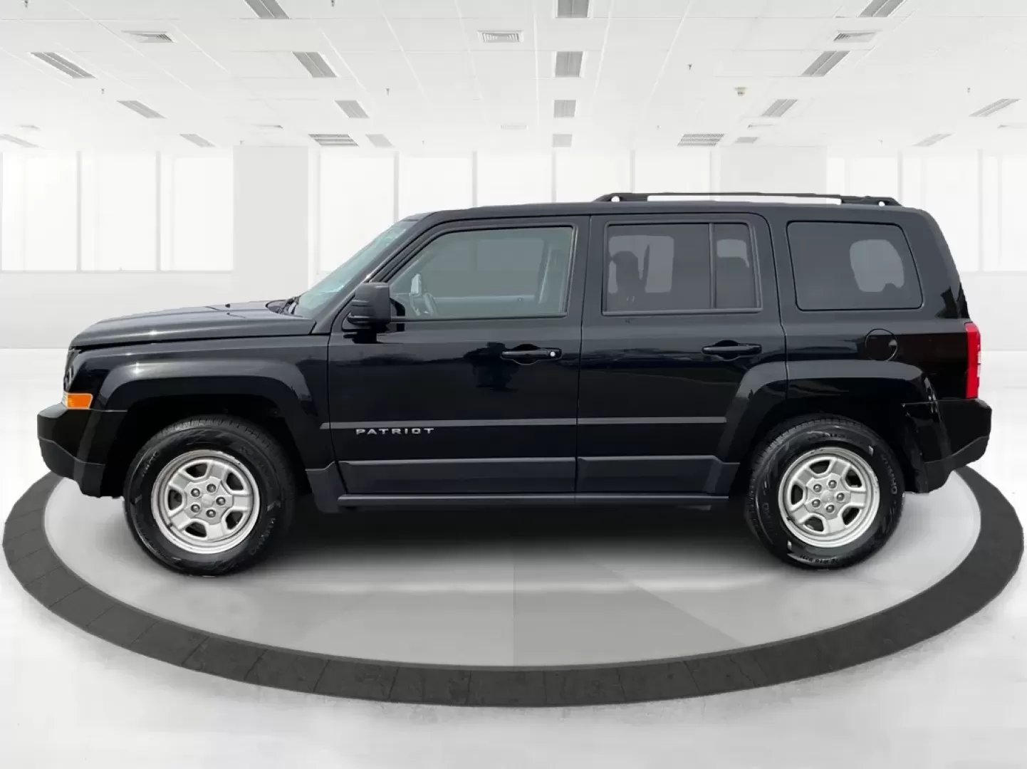 2017 Jeep Patriot Sport FWD (1C4NJPBAXHD) with an 2.4L I-4 DOHC engine, located at 1184 Kauffman Ave, Fairborn, OH, 45324, (937) 908-9800, 39.807072, -84.030914 - **Unlock Adventure with the 2017 Jeep Patriot Sport FWD at Advantage Car and Credit!**<br /> <br /> Are you ready to elevate your outdoor adventures or simply need a reliable vehicle for your daily commute? Look no further than the incredible 2017 Jeep Patriot Sport FWD, available now at Advantage C - Photo#5