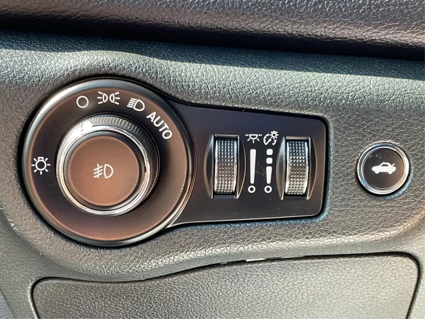 2015 Chrysler 200 S (1C3CCCBB8FN) with an Other engine, located at 880 E. National Road, Vandalia, OH, 45377, (937) 908-9800, 39.891918, -84.183594 - **Experience Luxury on a Budget with the 2015 Chrysler 200 S at Advantage Car and Credit**<br /> <br /> Looking for a stylish sedan that can handle your daily commute as effortlessly as your weekend adventures? The 2015 Chrysler 200 S is the perfect blend of comfort, technology, and modern aesthetic - Photo#17