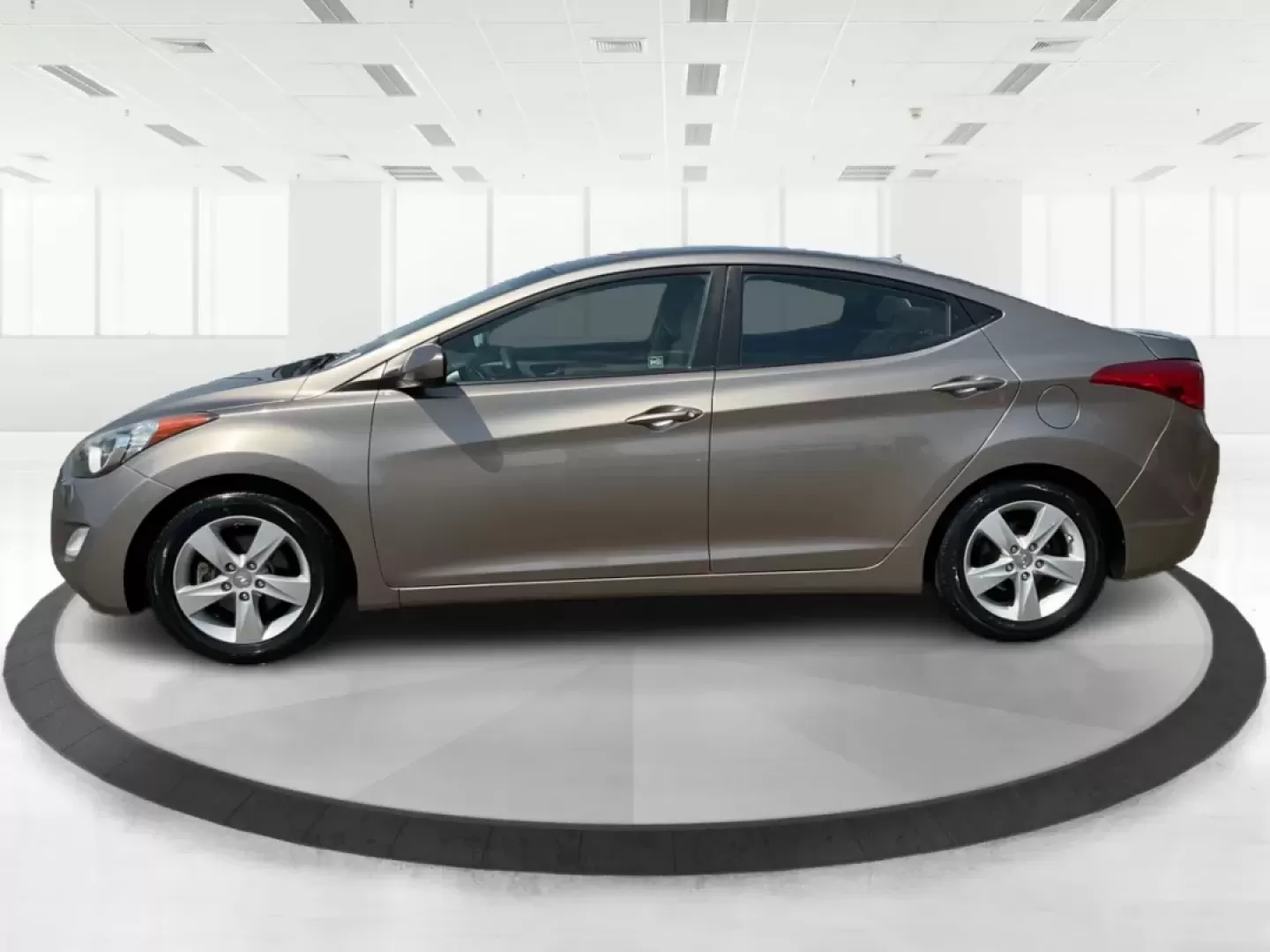 2013 Hyundai Elantra GLS (5NPDH4AE6DH) with an 1.8L I-4 DOHC engine, located at 401 Woodman Dr, Riverside, OH, 45431, (937) 908-9800, 39.760899, -84.123421 - **Unlock the Freedom of the Open Road with the 2013 Hyundai Elantra GLS** <br /> <br /> Are you ready to elevate your daily commute or embark on new adventures without breaking the bank? The 2013 Hyundai Elantra GLS, available at Advantage Car and Credit in Fairborn, OH, is the ideal sedan for budg - Photo#5