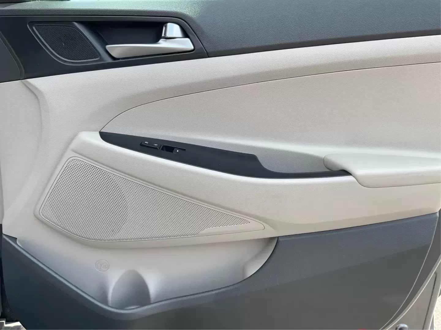 2016 Hyundai Tucson Eco (KM8J3CA24GU) with an 1.6L I-4 gasoline direct injection engine, located at 1099 N County Rd 25A , Troy, OH, 45373, (937) 908-9800, 40.057079, -84.212883 - **Adventure Awaits: 2016 Hyundai Tucson Eco Your Perfect Companion for Daily Drives and Weekend Getaways!**<br /> <br /> At Advantage Car and Credit, located at 1184 Kauffman Ave, Fairborn, OH 45324, we understand that life is an adventure, and having the right vehicle can make all the difference. - Photo#19