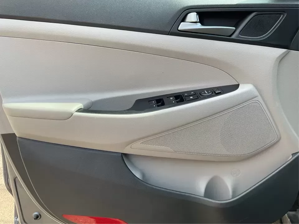 2016 Hyundai Tucson Eco (KM8J3CA24GU) with an 1.6L I-4 gasoline direct injection engine, 7A transmission, located at 401 Woodman Dr, Riverside, OH, 45431, (937) 908-9800, 39.760899, -84.123421 - **Adventure Awaits: 2016 Hyundai Tucson Eco Your Perfect Companion for Daily Drives and Weekend Getaways!**<br /> <br /> At Advantage Car and Credit, located at 1184 Kauffman Ave, Fairborn, OH 45324, we understand that life is an adventure, and having the right vehicle can make all the difference. - Photo#18