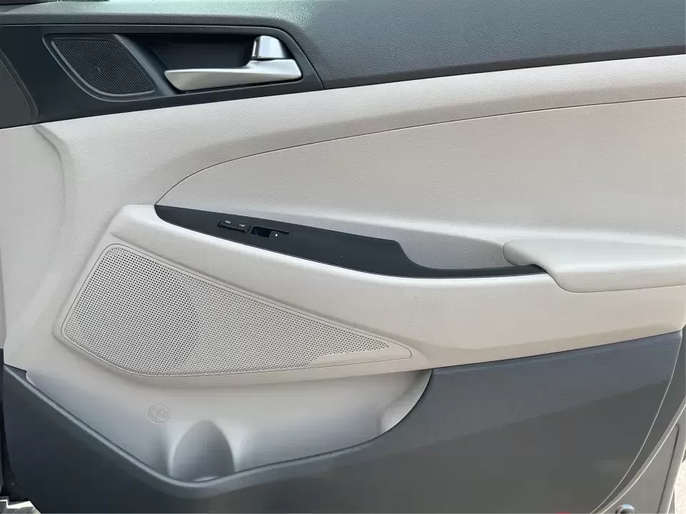 2016 Hyundai Tucson Eco (KM8J3CA24GU) with an 1.6L I-4 gasoline direct injection engine, 7A transmission, located at 401 Woodman Dr, Riverside, OH, 45431, (937) 908-9800, 39.760899, -84.123421 - **Adventure Awaits: 2016 Hyundai Tucson Eco Your Perfect Companion for Daily Drives and Weekend Getaways!**<br /> <br /> At Advantage Car and Credit, located at 1184 Kauffman Ave, Fairborn, OH 45324, we understand that life is an adventure, and having the right vehicle can make all the difference. - Photo#19