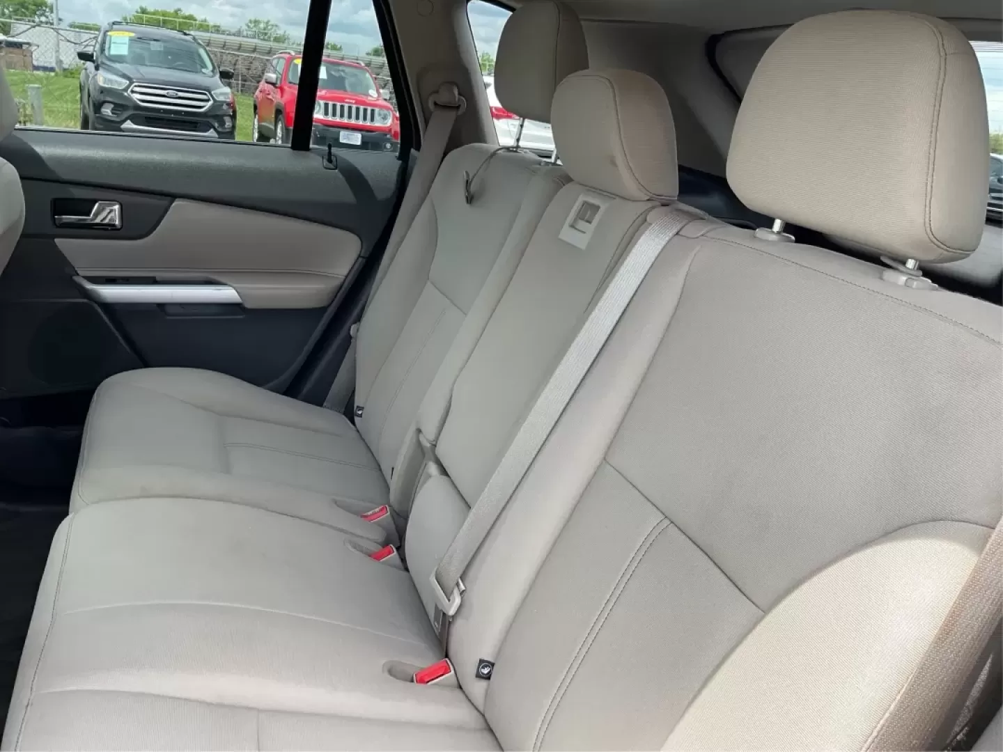 2013 Ford Edge SE (2FMDK3GC3DB) with an Other engine, located at 880 E. National Road, Vandalia, OH, 45377, (937) 908-9800, 39.891918, -84.183594 - **Hit the Open Road in Style! Discover the 2013 Ford Edge SE at Advantage Car and Credit in Fairborn, OH**<br /> <br /> Are you ready to elevate your daily commute or embark on exciting weekend adventures? The 2013 Ford Edge SE is the perfect blend of comfort, spaciousness, and style, making it an i - Photo#10