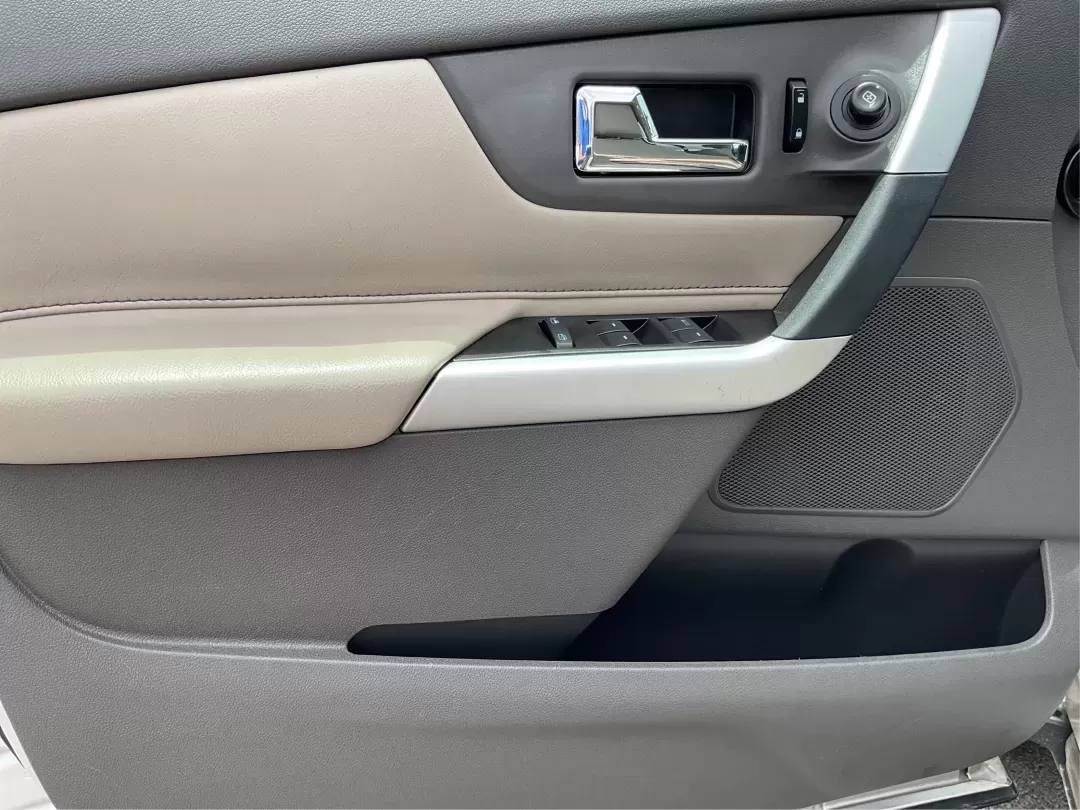 2013 Ford Edge SE (2FMDK3GC3DB) with an Other engine, located at 880 E. National Road, Vandalia, OH, 45377, (937) 908-9800, 39.891918, -84.183594 - **Hit the Open Road in Style! Discover the 2013 Ford Edge SE at Advantage Car and Credit in Fairborn, OH**<br /> <br /> Are you ready to elevate your daily commute or embark on exciting weekend adventures? The 2013 Ford Edge SE is the perfect blend of comfort, spaciousness, and style, making it an i - Photo#18