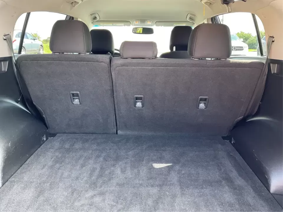 2017 Kia Sportage LX (KNDPM3ACXH7) with an Theta II 2.4L I-4 gasoline direct injection engine, 6A transmission, located at 1951 S Dayton Lakeview Rd., New Carlisle, OH, 45344, (937) 908-9800, 39.890999, -84.050255 - **Discover Your Next Adventure with the 2017 Kia Sportage LX at Advantage Car and Credit!** <br /> <br /> Are you ready to elevate your driving experience? Look no further! This stunning 2017 Kia Sportage LX in Pacific Blue is perfect for anyone who craves both style and functionality. Whether you'r - Photo#12