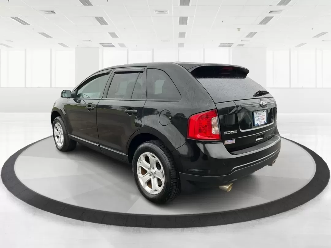 2013 Ford Edge SEL (2FMDK4JC1DB) with an 3.5L V-6 DOHC engine, located at 1184 Kauffman Ave, Fairborn, OH, 45324, (937) 908-9800, 39.807072, -84.030914 - **Elevate Your Weekend Adventures with the 2013 Ford Edge SEL at Advantage Car and Credit!**<br /> <br /> Are you ready to embrace a lifestyle of comfort and adventure? Whether you're shuttling the kids to their weekend soccer games or embarking on a scenic road trip through Ohio's beautiful landsca - Photo#4