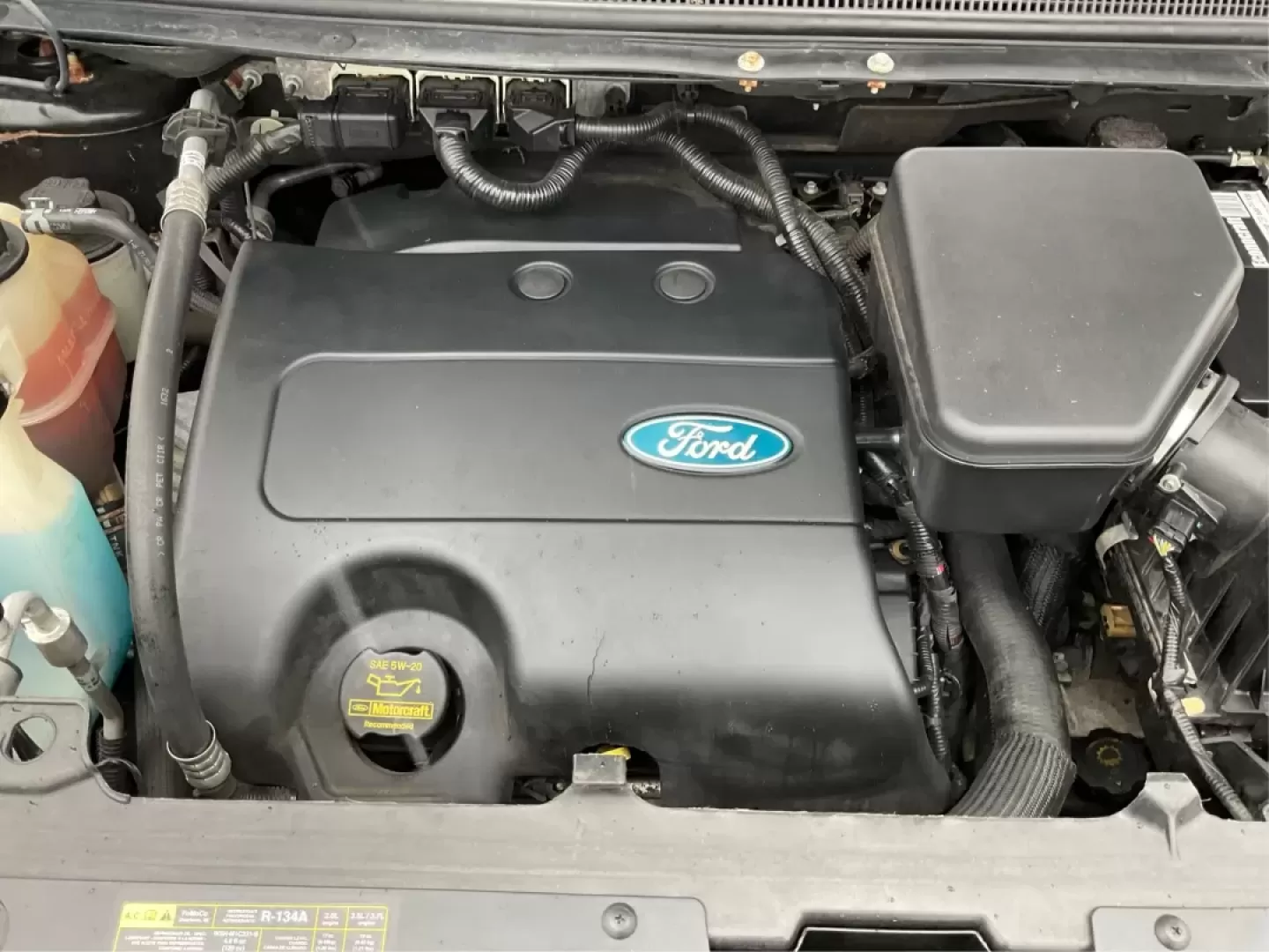 2013 Ford Edge SEL (2FMDK4JC1DB) with an 3.5L V-6 DOHC engine, located at 1184 Kauffman Ave, Fairborn, OH, 45324, (937) 908-9800, 39.807072, -84.030914 - **Elevate Your Weekend Adventures with the 2013 Ford Edge SEL at Advantage Car and Credit!**<br /> <br /> Are you ready to embrace a lifestyle of comfort and adventure? Whether you're shuttling the kids to their weekend soccer games or embarking on a scenic road trip through Ohio's beautiful landsca - Photo#11