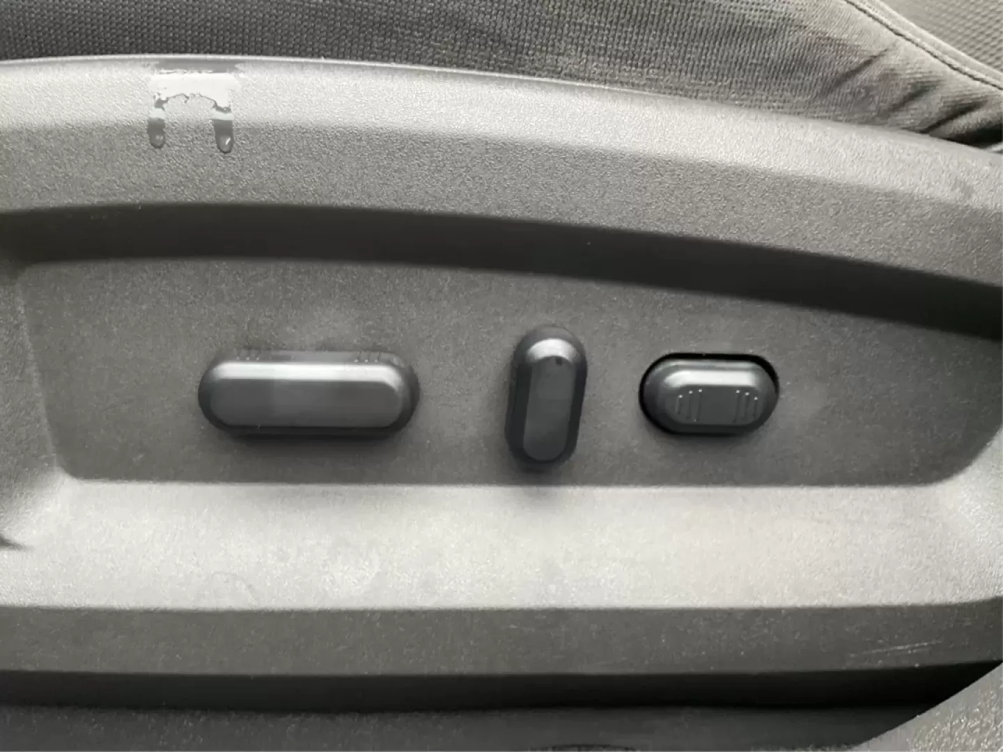 2013 Ford Edge SEL (2FMDK4JC1DB) with an 3.5L V-6 DOHC engine, located at 1184 Kauffman Ave, Fairborn, OH, 45324, (937) 908-9800, 39.807072, -84.030914 - **Elevate Your Weekend Adventures with the 2013 Ford Edge SEL at Advantage Car and Credit!**<br /> <br /> Are you ready to embrace a lifestyle of comfort and adventure? Whether you're shuttling the kids to their weekend soccer games or embarking on a scenic road trip through Ohio's beautiful landsca - Photo#18