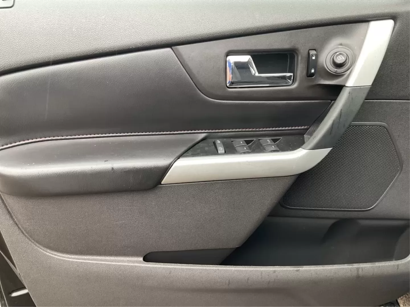 2013 Ford Edge SEL (2FMDK4JC1DB) with an 3.5L V-6 DOHC engine, located at 1184 Kauffman Ave, Fairborn, OH, 45324, (937) 908-9800, 39.807072, -84.030914 - **Elevate Your Weekend Adventures with the 2013 Ford Edge SEL at Advantage Car and Credit!**<br /> <br /> Are you ready to embrace a lifestyle of comfort and adventure? Whether you're shuttling the kids to their weekend soccer games or embarking on a scenic road trip through Ohio's beautiful landsca - Photo#19