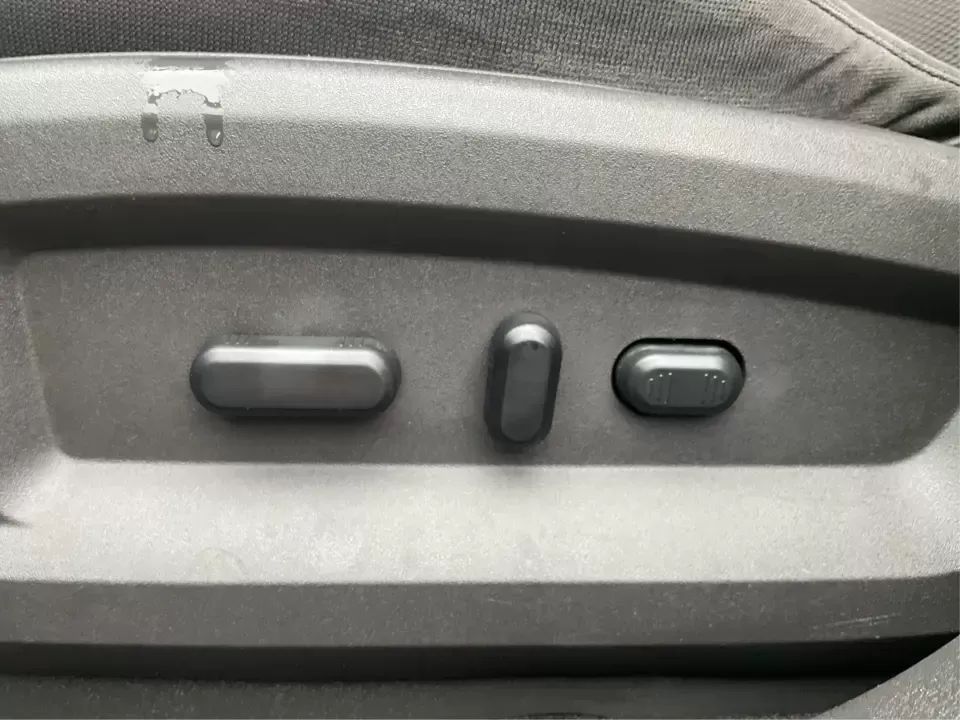 2013 Ford Edge SEL (2FMDK4JC1DB) with an 3.5L V-6 DOHC engine, 6-Speed Automatic transmission, located at 4508 South Dixie Dr, Moraine, OH, 45439, (937) 908-9800, 39.689976, -84.218452 - **Elevate Your Weekend Adventures with the 2013 Ford Edge SEL at Advantage Car and Credit!**<br /> <br /> Are you ready to embrace a lifestyle of comfort and adventure? Whether you're shuttling the kids to their weekend soccer games or embarking on a scenic road trip through Ohio's beautiful landsca - Photo#18