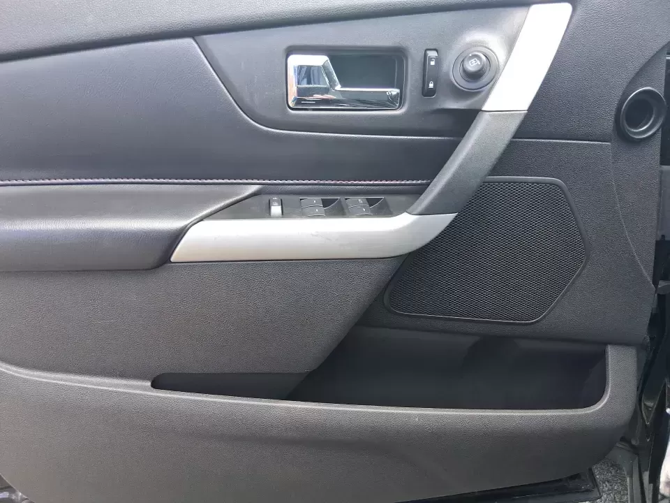 2013 Ford Edge SEL (2FMDK4JC1DB) with an 3.5L V-6 DOHC engine, 6-Speed Automatic transmission, located at 1184 Kauffman Ave, Fairborn, OH, 45324, (937) 908-9800, 39.807072, -84.030914 - **Elevate Your Weekend Adventures with the 2013 Ford Edge SEL at Advantage Car and Credit!**<br /> <br /> Are you ready to embrace a lifestyle of comfort and adventure? Whether you're shuttling the kids to their weekend soccer games or embarking on a scenic road trip through Ohio's beautiful landsca - Photo#19