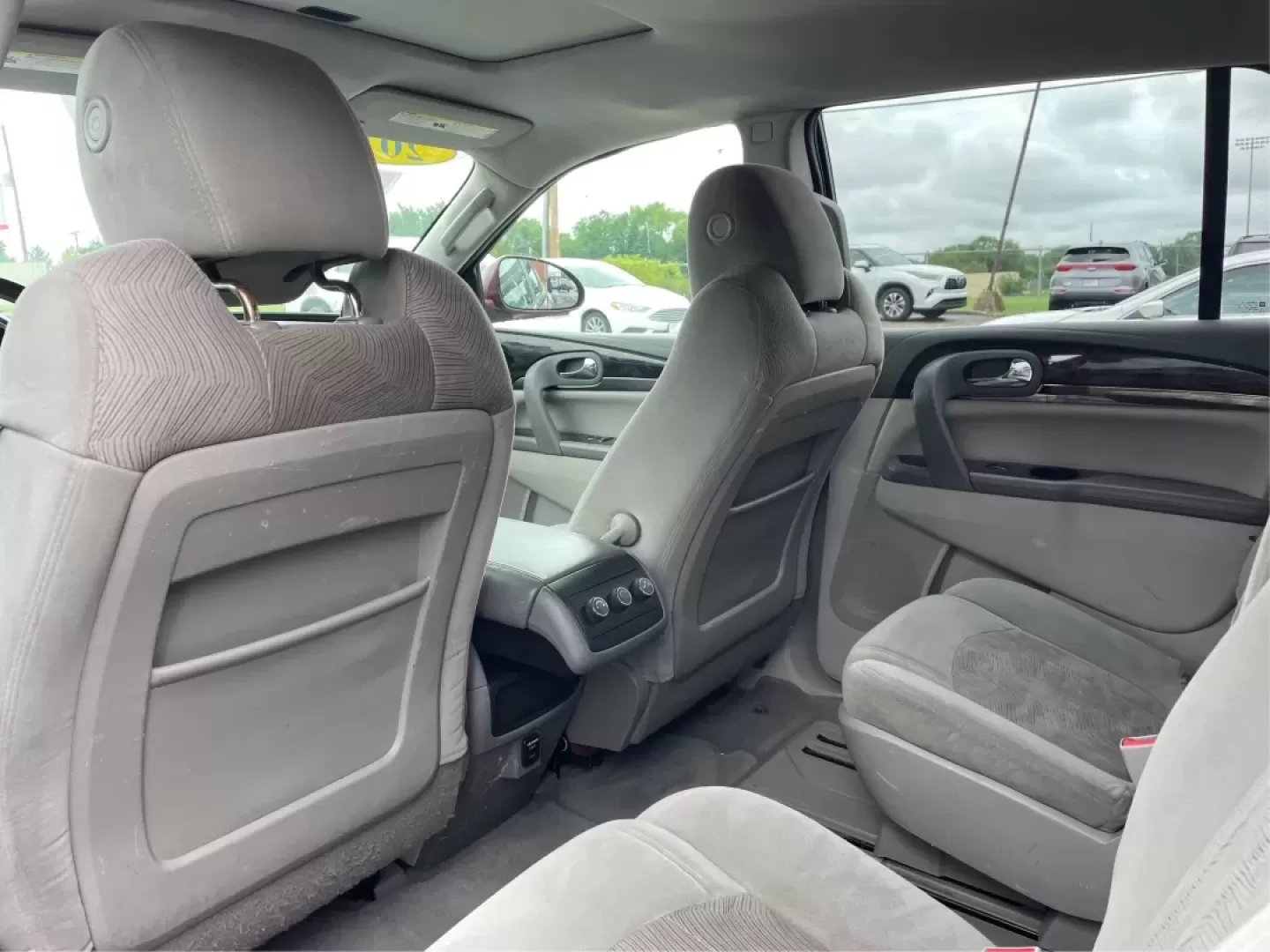 2015 Buick Enclave Convenience FWD (5GAKRAKD6FJ) with an 3.6L V6 DOHC 24V engine, 6-Speed Automatic Overdrive transmission, located at 8750 N County Rd 25A, Piqua, OH, 45356, (937) 908-9800, 40.164391, -84.232513 - Experience the perfect blend of luxury and practicality with the 2015 Buick Enclave Convenience FWD, now available at Advantage Car and Credit in Fairborn, OH. This SUV is tailored for families on the go, weekend adventurers, or anyone in need of a reliable vehicle for long commutes. With its spacio - Photo#10