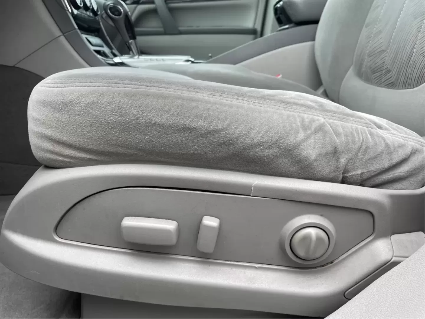 2015 Buick Enclave Convenience FWD (5GAKRAKD6FJ) with an 3.6L V6 DOHC 24V engine, 6-Speed Automatic Overdrive transmission, located at 8750 N County Rd 25A, Piqua, OH, 45356, (937) 908-9800, 40.164391, -84.232513 - Experience the perfect blend of luxury and practicality with the 2015 Buick Enclave Convenience FWD, now available at Advantage Car and Credit in Fairborn, OH. This SUV is tailored for families on the go, weekend adventurers, or anyone in need of a reliable vehicle for long commutes. With its spacio - Photo#18