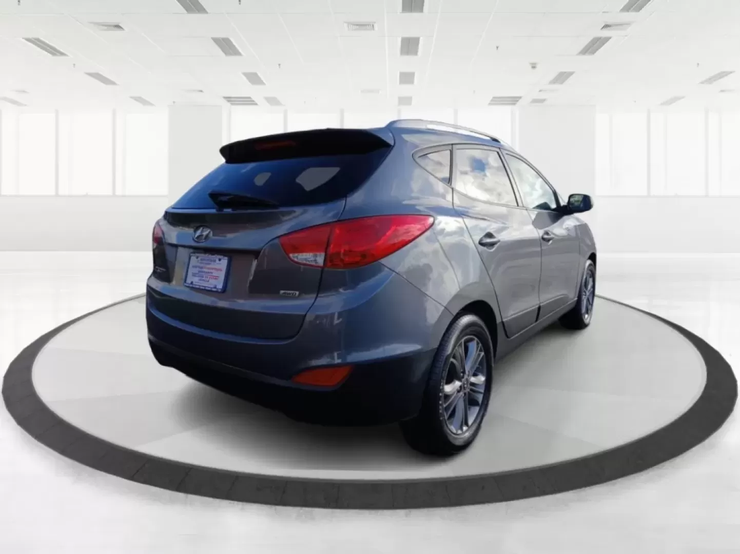 2014 Hyundai Tucson GLS AWD (KM8JUCAG3EU) with an 2.4L L4 DOHC 16V engine, 6-Speed Automatic transmission, located at 1184 Kauffman Ave, Fairborn, OH, 45324, (937) 908-9800, 39.807072, -84.030914 - **Explore the Great Outdoors with the 2014 Hyundai Tucson GLS AWD! Perfect for Weekend Adventures!**<br /> <br /> If you're ready to embrace life's adventures, the 2014 Hyundai Tucson GLS AWD is the SUV you need. Whether you're planning a weekend camping trip, daily commutes around Fairborn, or shut - Photo#2