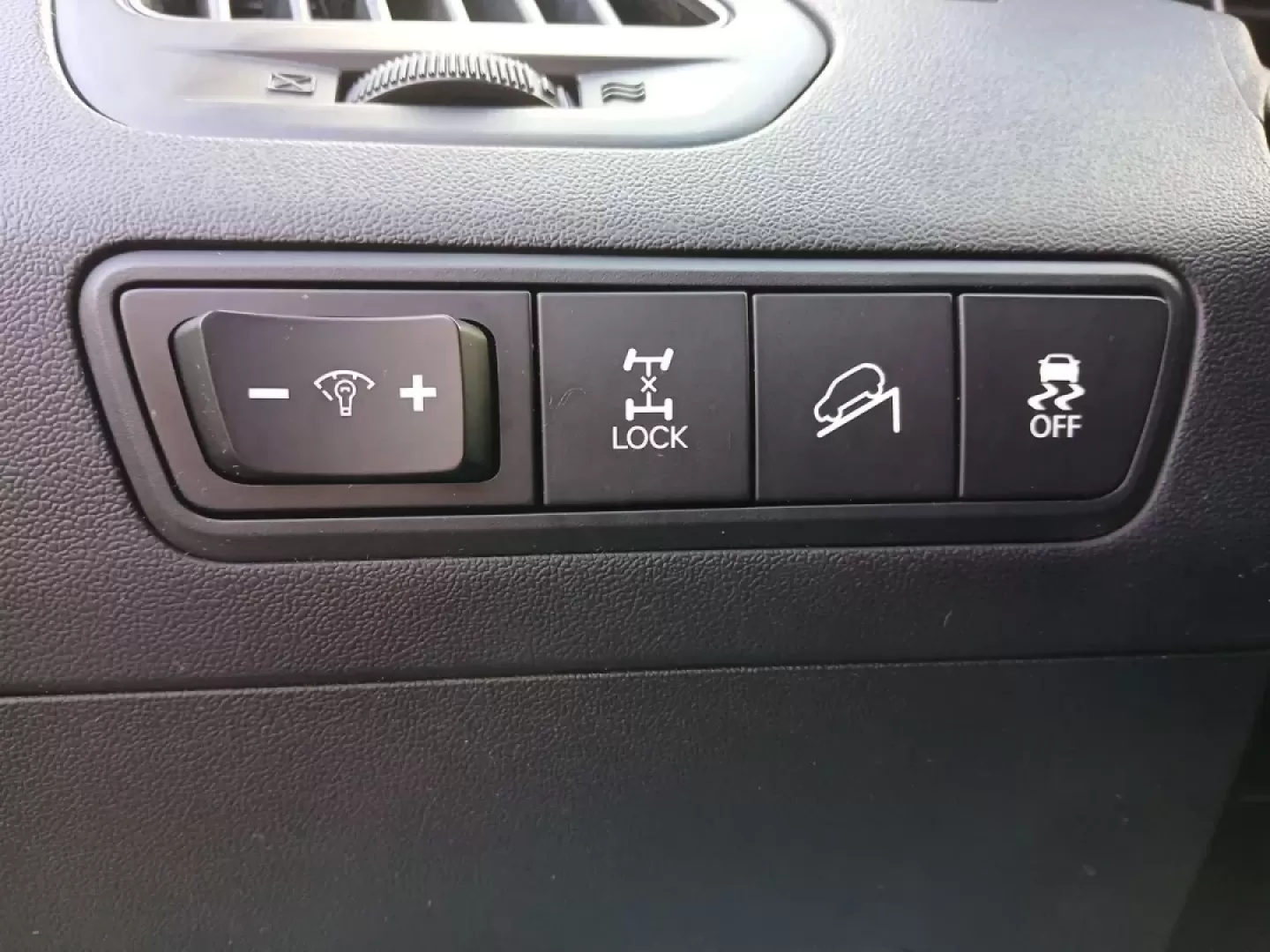 2014 Hyundai Tucson GLS AWD (KM8JUCAG3EU) with an 2.4L L4 DOHC 16V engine, 6-Speed Automatic transmission, located at 1184 Kauffman Ave, Fairborn, OH, 45324, (937) 908-9800, 39.807072, -84.030914 - **Explore the Great Outdoors with the 2014 Hyundai Tucson GLS AWD! Perfect for Weekend Adventures!**<br /> <br /> If you're ready to embrace life's adventures, the 2014 Hyundai Tucson GLS AWD is the SUV you need. Whether you're planning a weekend camping trip, daily commutes around Fairborn, or shut - Photo#17