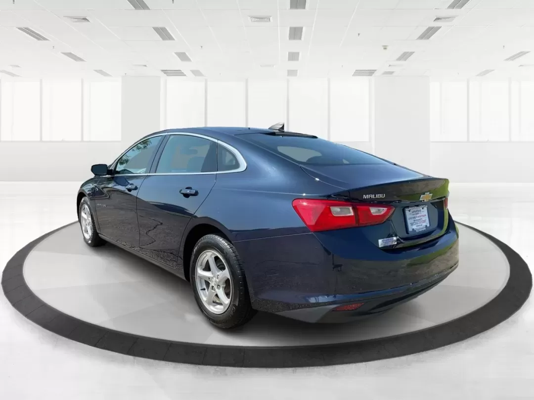 2018 Chevrolet Malibu 1LS (1G1ZB5ST0JF) with an ECOTEC 1.5L I-4 gasoline direct injection engine, located at 880 E. National Road, Vandalia, OH, 45377, (937) 908-9800, 39.891918, -84.183594 - **Experience Unmatched Comfort and Style with the 2018 Chevrolet Malibu at Advantage Car and Credit in Fairborn, OH!**<br /> <br /> Are you in the market for a dependable sedan that effortlessly balances style, comfort, and cutting-edge technology? Look no further than the stunning 2018 Chevrolet Ma - Photo#4