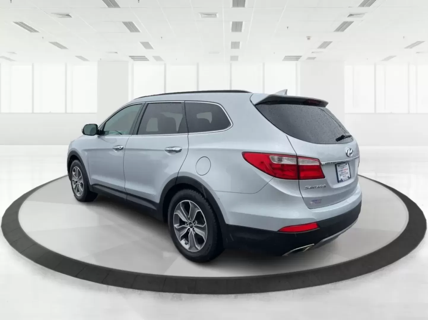 2014 Hyundai Santa Fe GLS (KM8SM4HF5EU) with an Lambda II 3.3L V-6 gasoline direct injection engine, located at 8750 N County Rd 25A, Piqua, OH, 45356, (937) 908-9800, 40.164391, -84.232513 - Looking for the perfect SUV to complement your busy lifestyle? Look no further than the 2014 Hyundai Santa Fe GLS, a vehicle designed for families, adventurers, and commuters alike. This reliable SUV, available at Advantage Car and Credit in Fairborn, OH, provides ample space, comfort, and modern fe - Photo#4