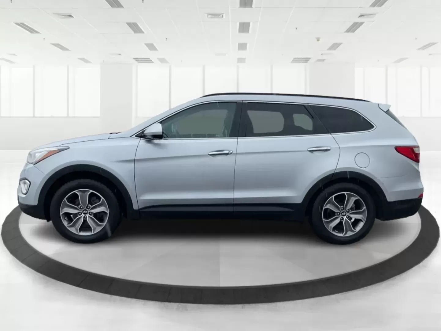 2014 Hyundai Santa Fe GLS (KM8SM4HF5EU) with an Lambda II 3.3L V-6 gasoline direct injection engine, located at 8750 N County Rd 25A, Piqua, OH, 45356, (937) 908-9800, 40.164391, -84.232513 - Looking for the perfect SUV to complement your busy lifestyle? Look no further than the 2014 Hyundai Santa Fe GLS, a vehicle designed for families, adventurers, and commuters alike. This reliable SUV, available at Advantage Car and Credit in Fairborn, OH, provides ample space, comfort, and modern fe - Photo#5